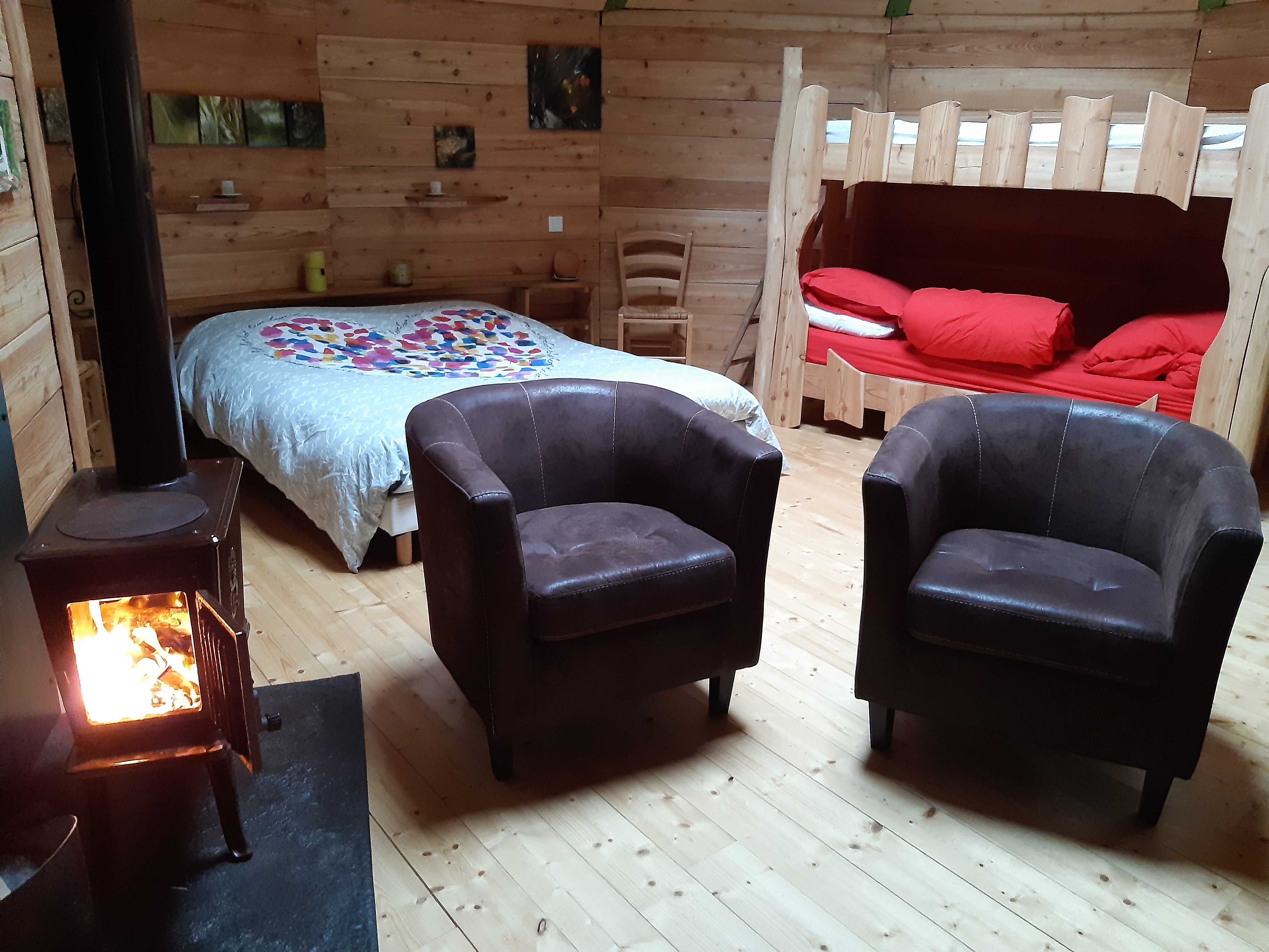 INTERIEUR YOURTE INTERIEUR YOURTE
